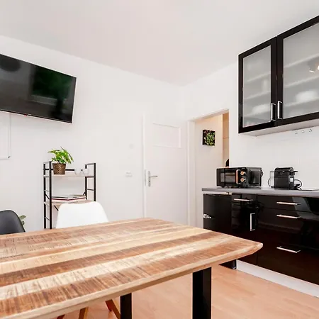 For 4 - Essen, Kitchen, Wifi, Netflix Apartment